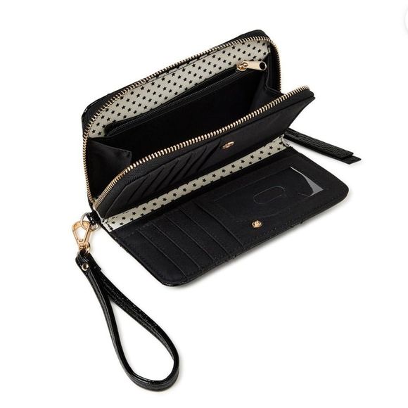 Pretty No Boundaries Black Quilted Kendra Wallet Wristlet Stud Detail NEW - Picture 3 of 4